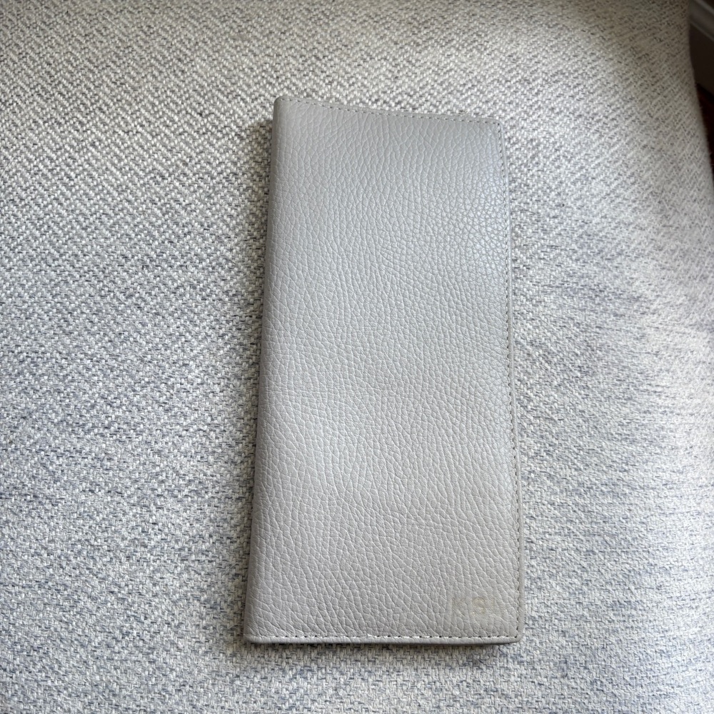 Cuyana Classic Passport Case